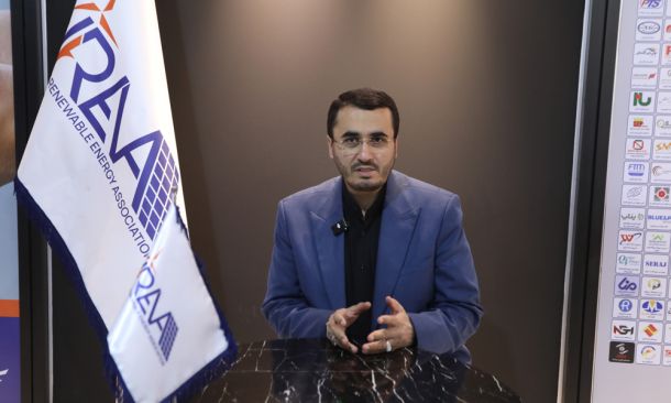 بازدید روح اللهمتفکرآزاد از غرفه انجمن انرژی های تجدیدپذیر