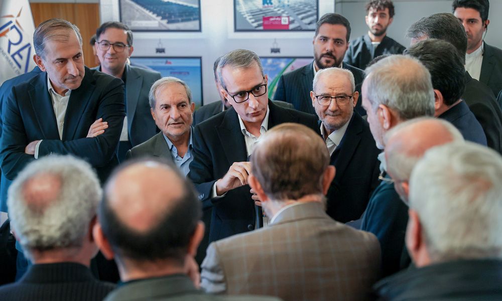 حضور پررنگ نمایندگان انجمن انرژی های تجدیدپذیر ایران در نمایشگاه توانمندیهای بخش صنعت و معدن